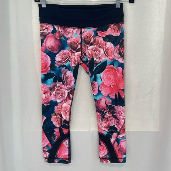 LULULEMON Inspire Crop II sz 6 - Picture 1 of 5
